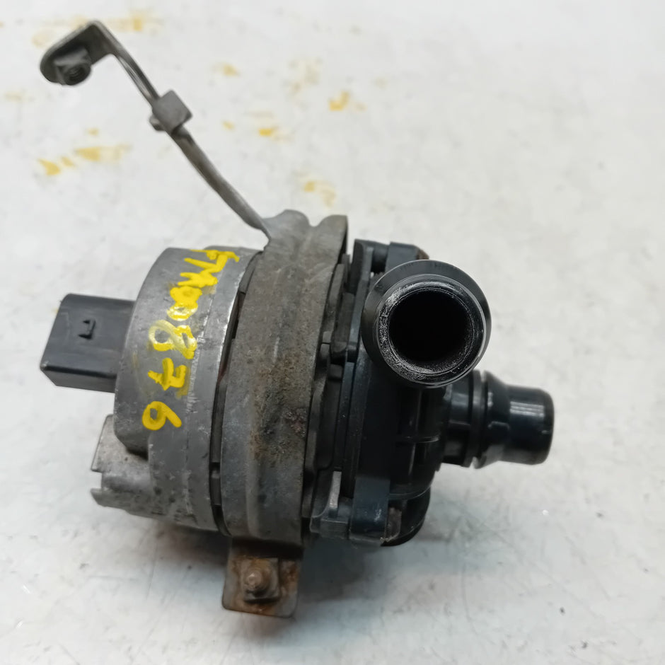 Mercedes C-CLASS W205 ELECTRIC COOLANT WATER PUMP A2055013001 FM00876