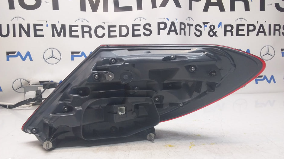 MERCEDES E-CLASS W213 PASSENGER SIDE NS REAR TAIL LIGHT 2016 FMT101