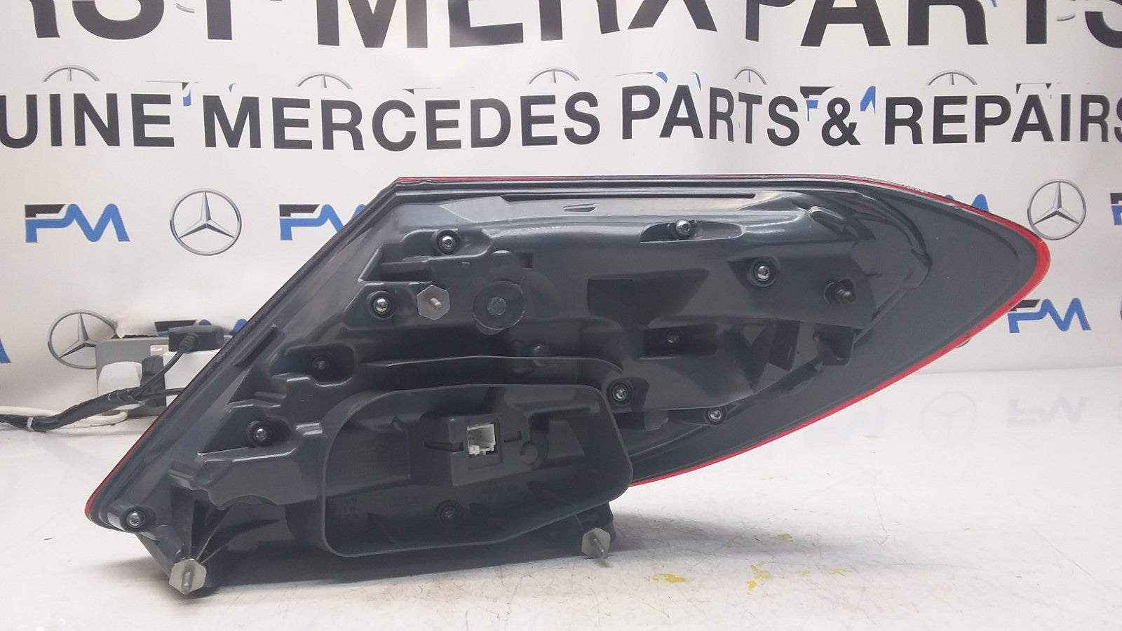 MERCEDES E-CLASS W213 PASSENGER SIDE NS REAR TAIL LIGHT 2016 FMT101
