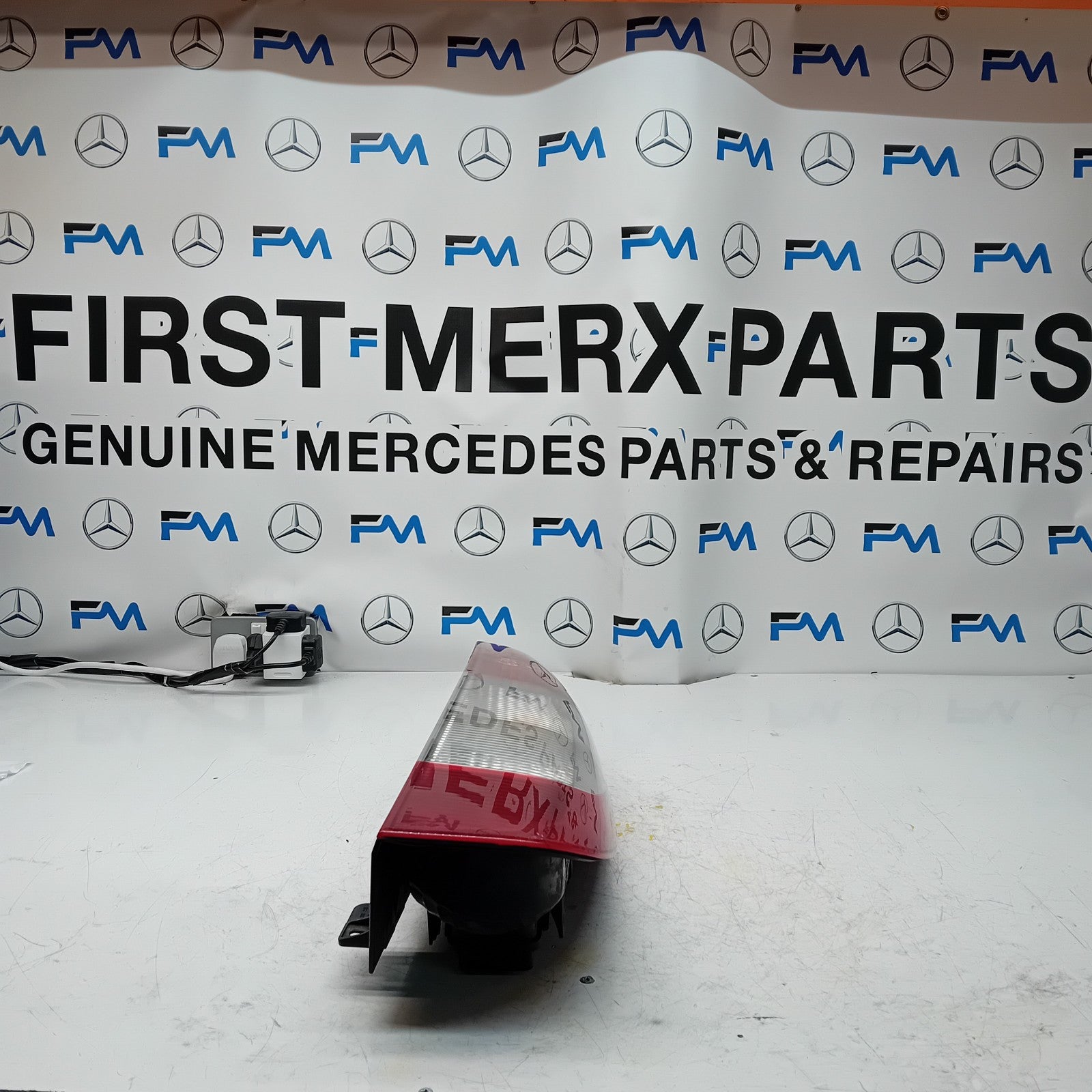 MERCEDES VITO W639 2004-14 DRIVER OS OUTER REAR TAIL LIGHT 964678-01 FMT152
