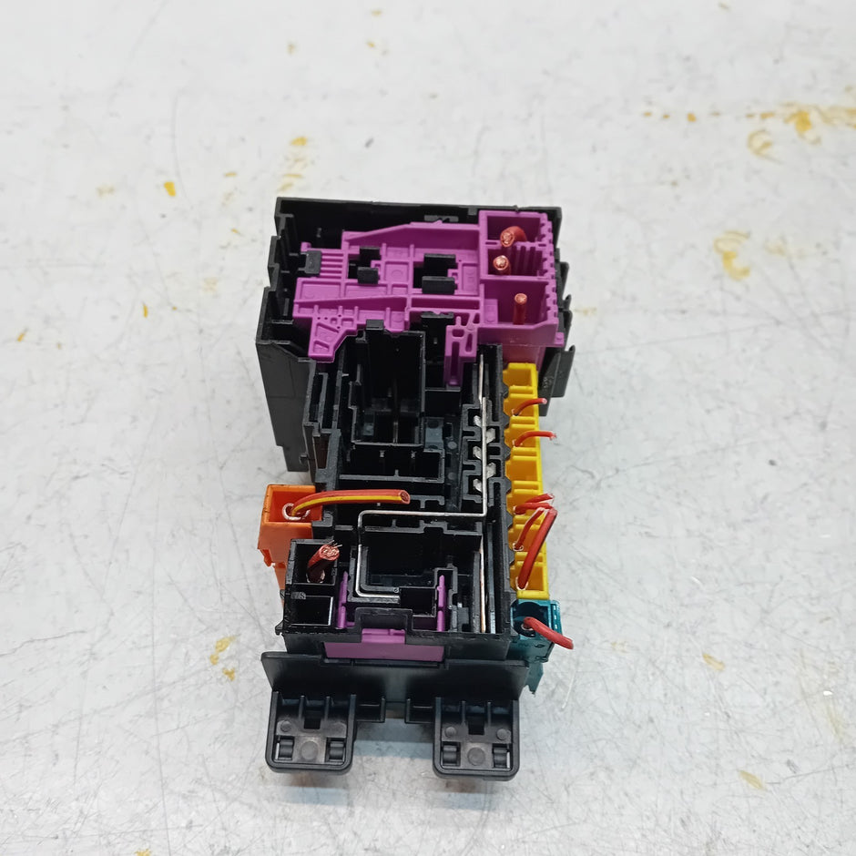 MERCEDES C-CLASS W205  FUSE BOX A2059065806 FM001129