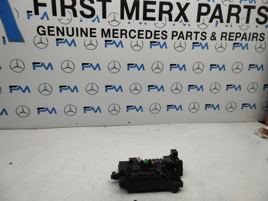 MITSUBISHI OUTLANDER FUSE RELAY  BOX  8637B687  FMF165