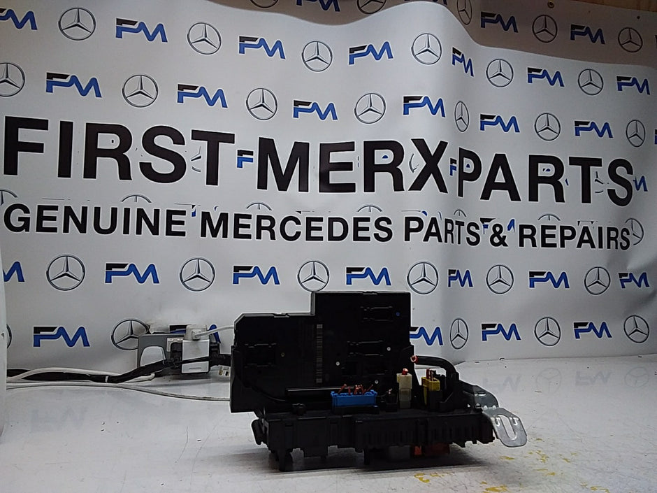 Mercedes C-CLASS W204 Fuse  Box RELAY A2049060205  FMF100