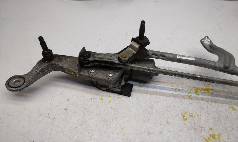 MERCEDES-BENZ C CLASS W205 FRONT WIPER MOTOR WITH LINKAGE A2059600940 FM00750