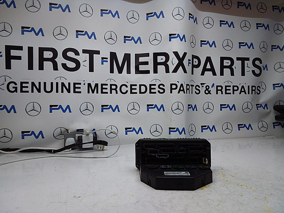 Mercedes E-CLASS W212 Fuse  Box RELAY A2129000006 FMF98