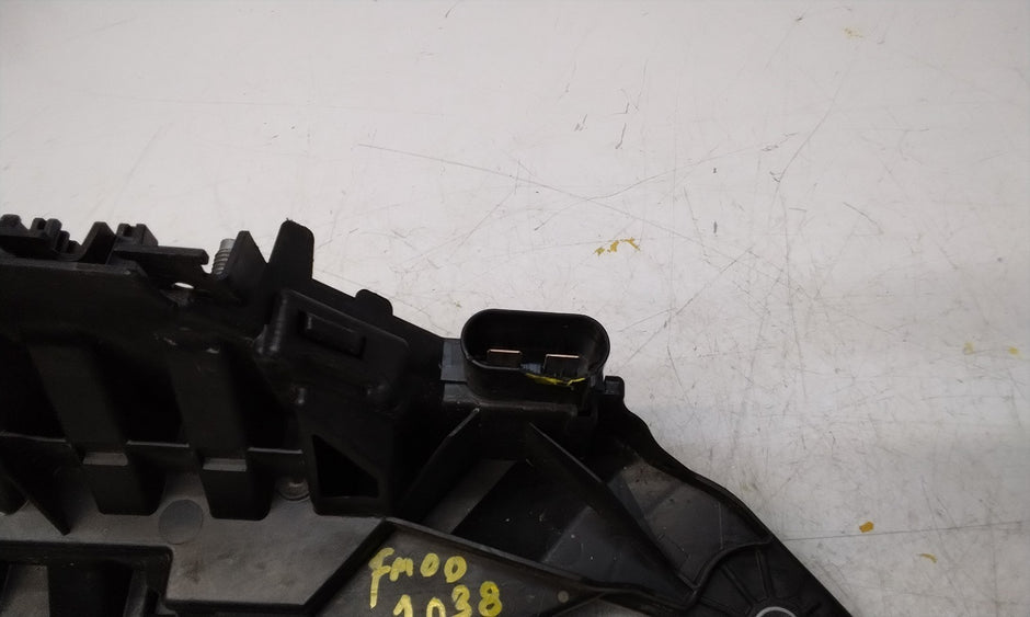 Mercedes C-CLASS W205 Fuse Relay Junction Box A2135400750 FM001038