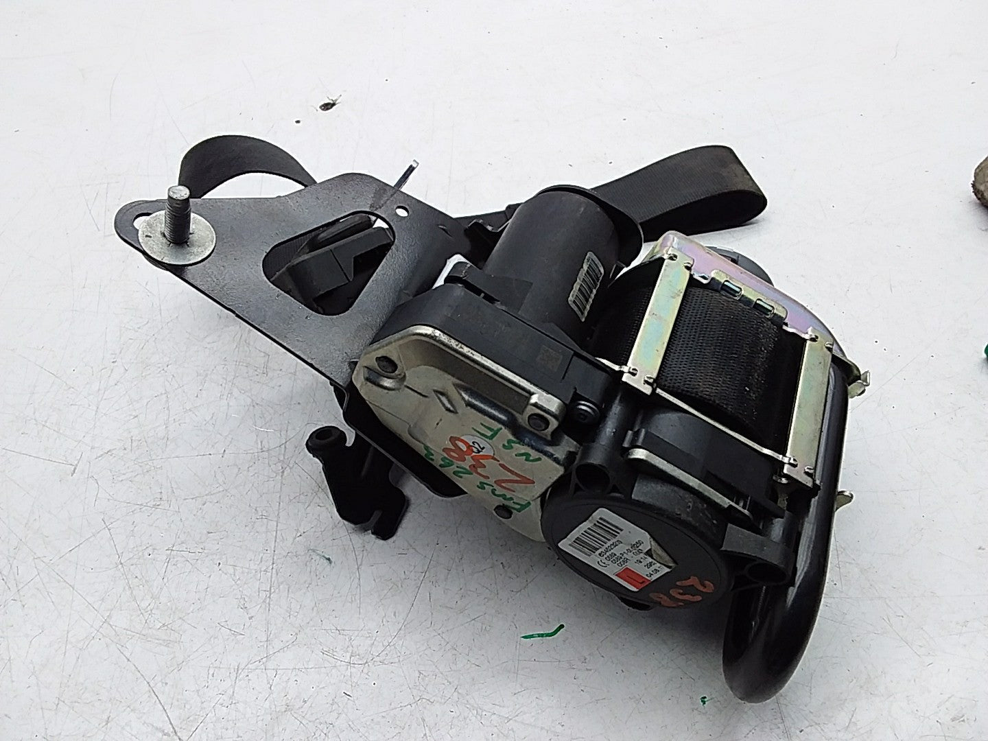 MERCEDES E-CLASS W238 SEAT BELT FRONT LEFT PASSENGER SIDE A2388602800 FMS263 NSF