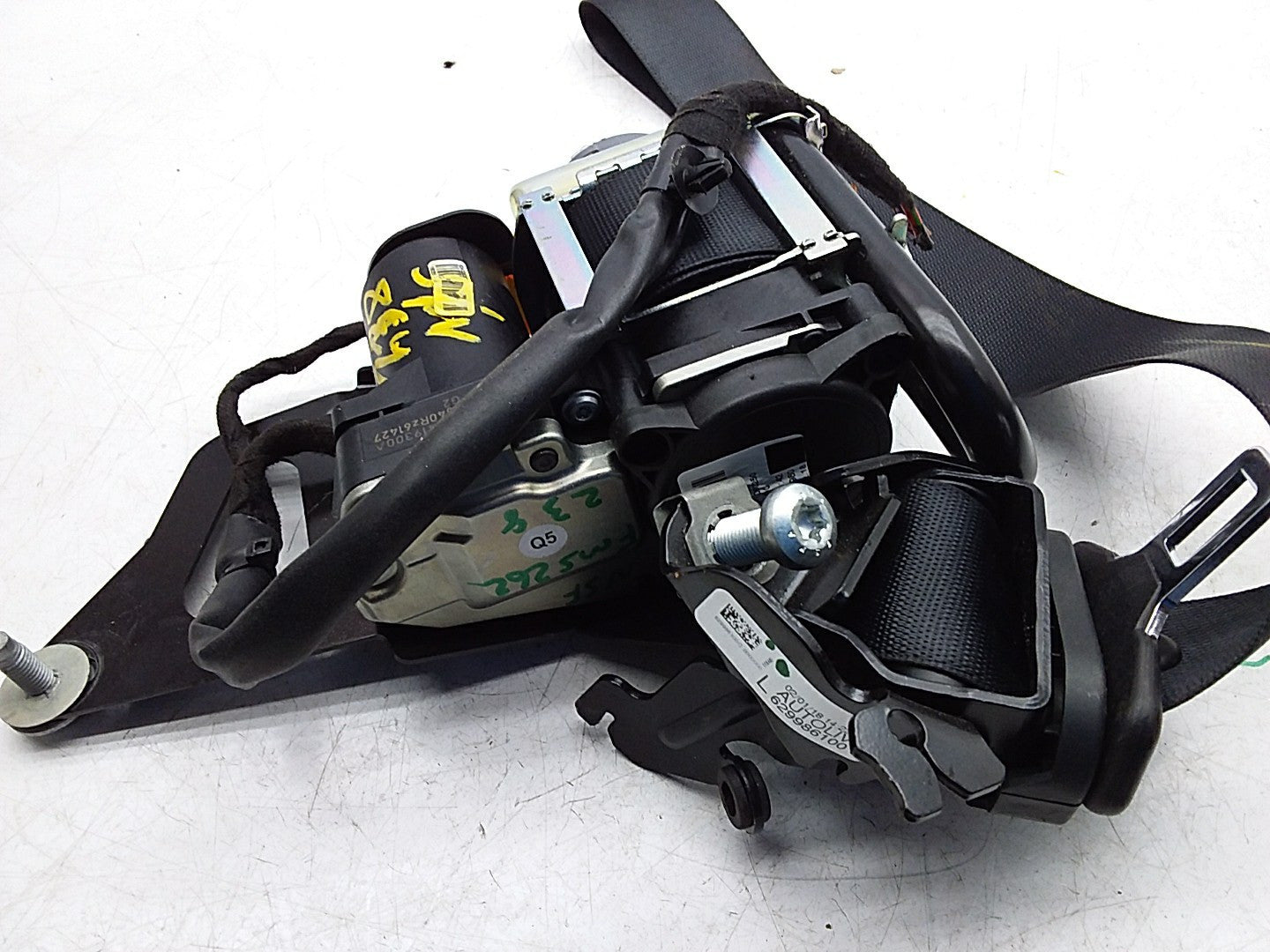MERCEDES E-CLASS W238 SEAT BELT FRONT LEFT PASSENGER SIDE A2388602800 FMS262 NSF