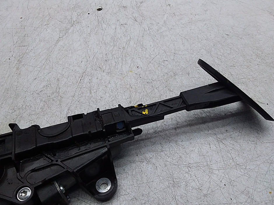 MERCEDES C-CLASS W205  SEAT BELT RETRACTOR 2058600182 FMR03 (DAMAGED)