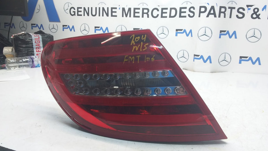 MERCEDES C-CLASS W204 PASSENGER SIDE NS REAR TAIL LIGHT A2048205464 2011 FMT106