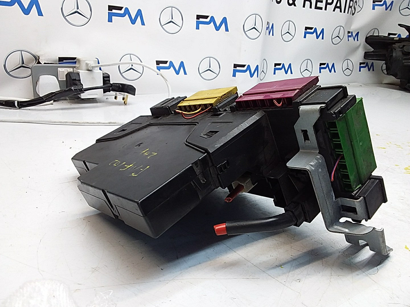 MERCEDES C-CLASS W204  FUSE  BOX RELAY A2049060205 FMF102