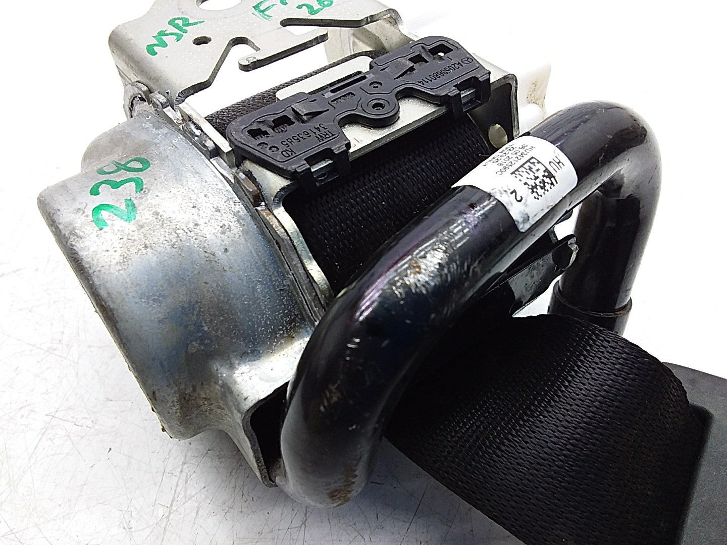 MERCEDES E-CLASS W238 SEAT BELT REAR LEFT PASSENGER SIDE A2388603700 FMS268 NSR