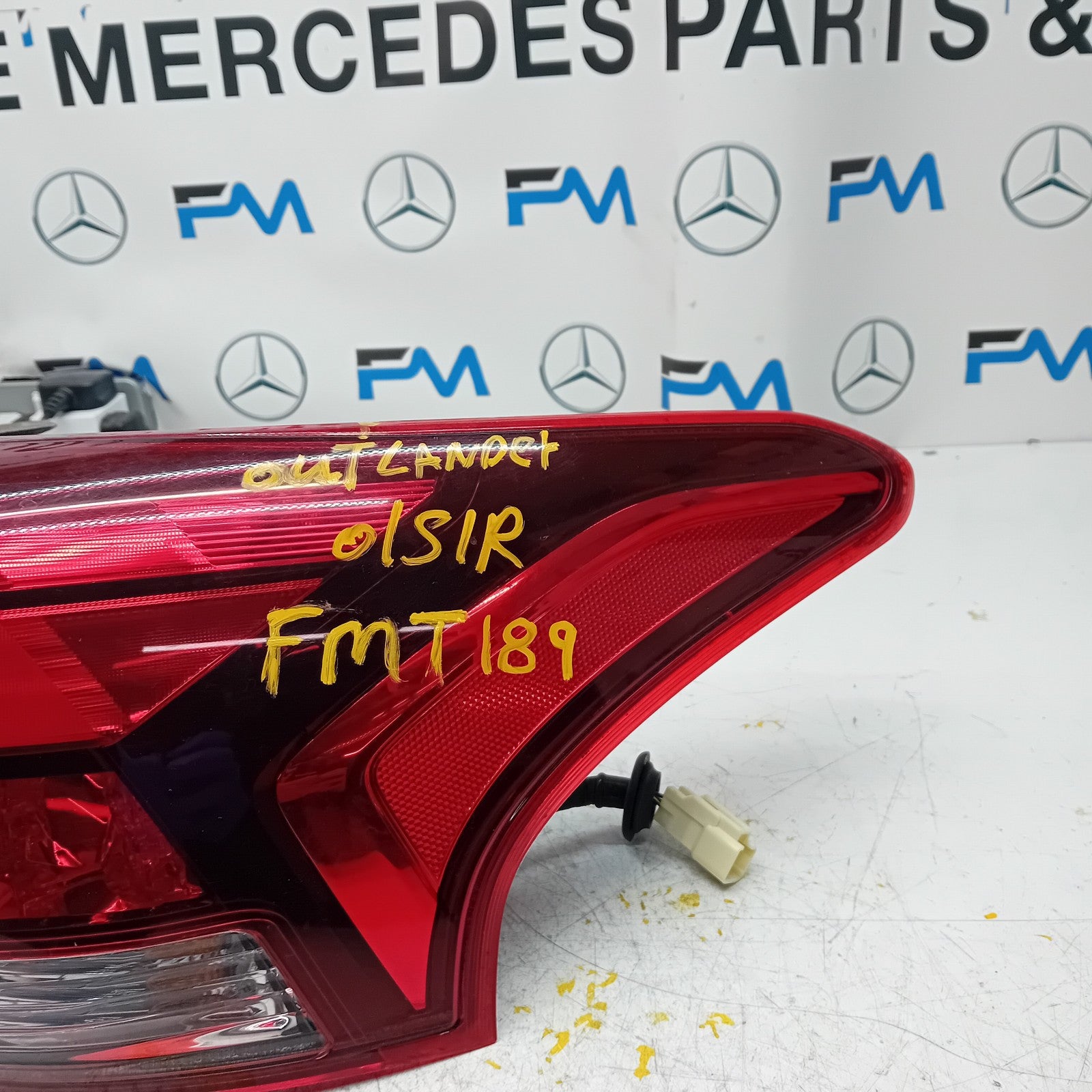 MITSUBISHI OUTLANDER DRIVER SIDE OS REAR TAIL LIGHT FMT189 HALF LED