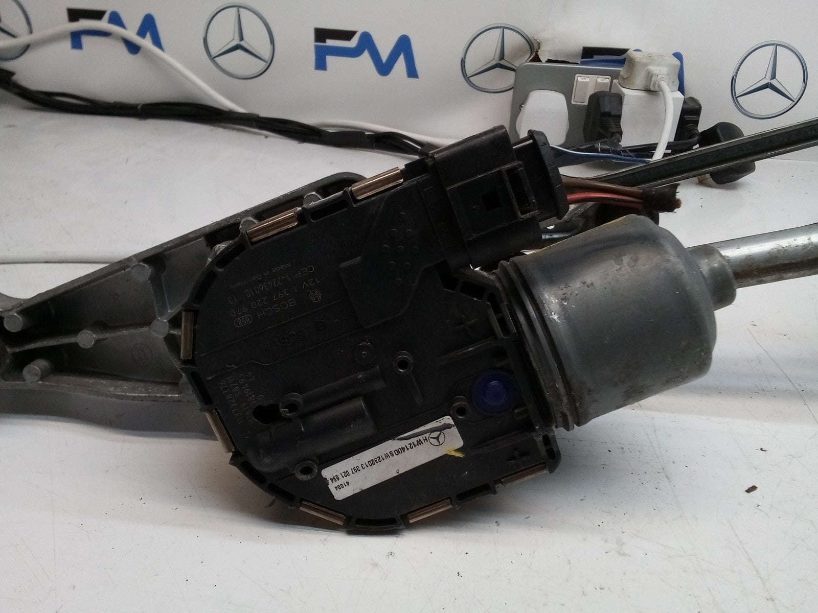 MERCEDES-BENZ C CLASS W205 FRONT WIPER MOTOR WITH LINKAGE A2059600940 FM00218
