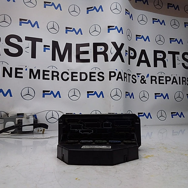 Mercedes E-CLASS W212 Fuse  Box RELAY A2129006924 FMF95