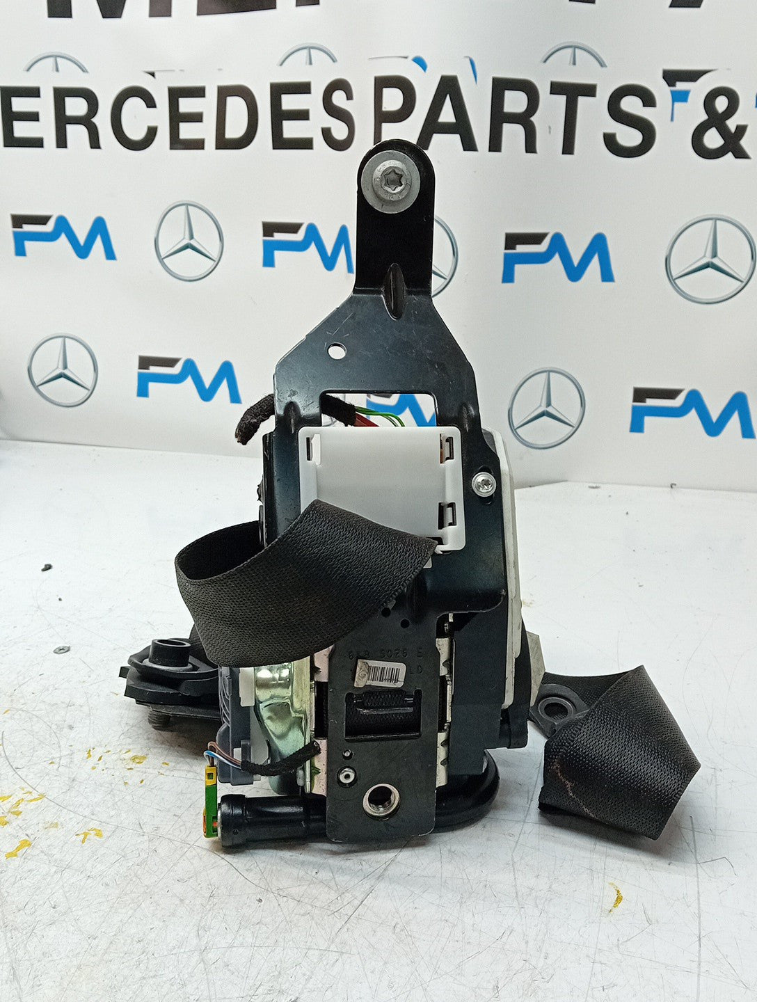 MERCEDES E CLASS W212  SEAT BELT FRONT LEFT PASSENGER SIDE A2128608585 FMS78 NSF