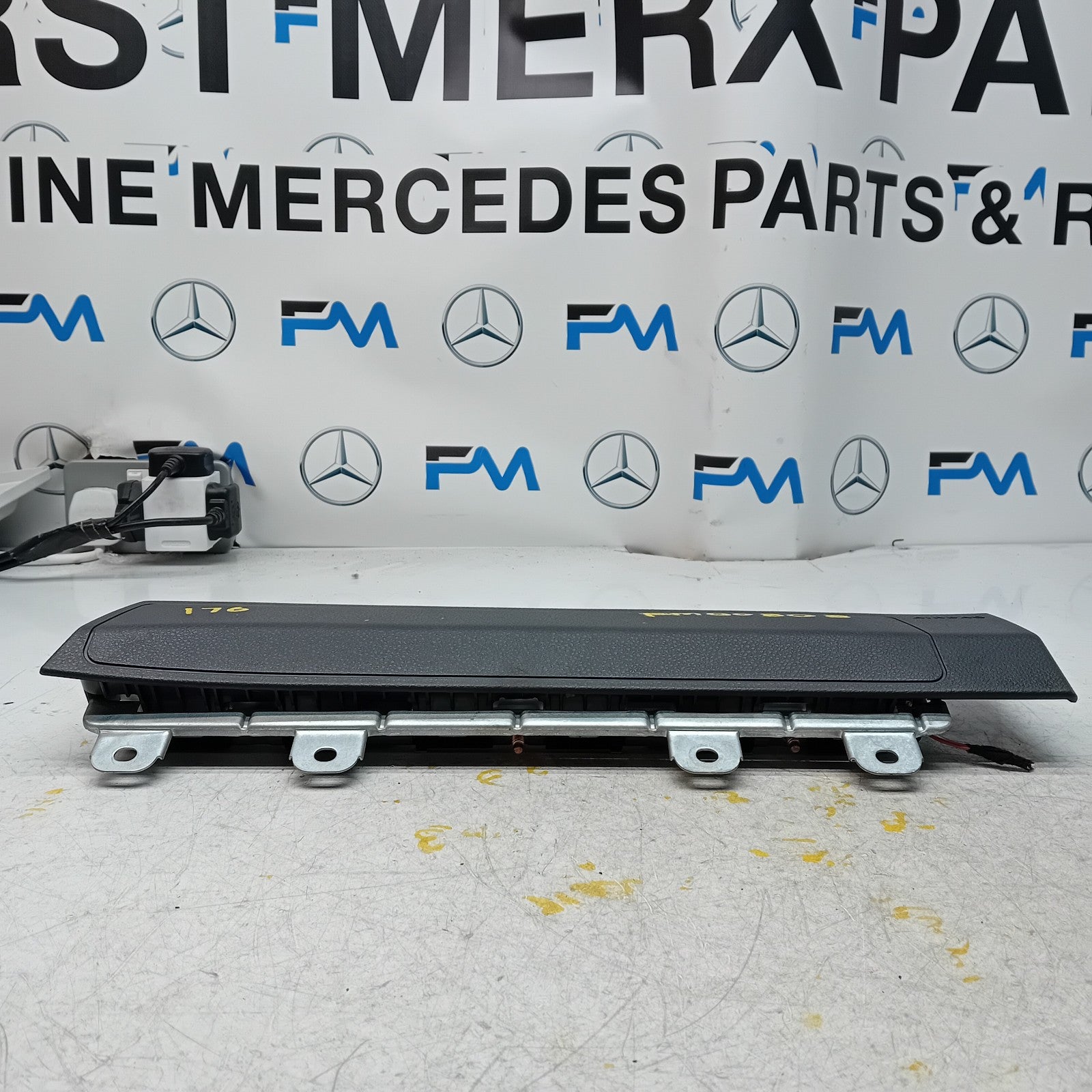 MERCEDES BENZ A-CLASS W176 O/S/F DRIVER SIDE KNEE AIRBAG FM00808