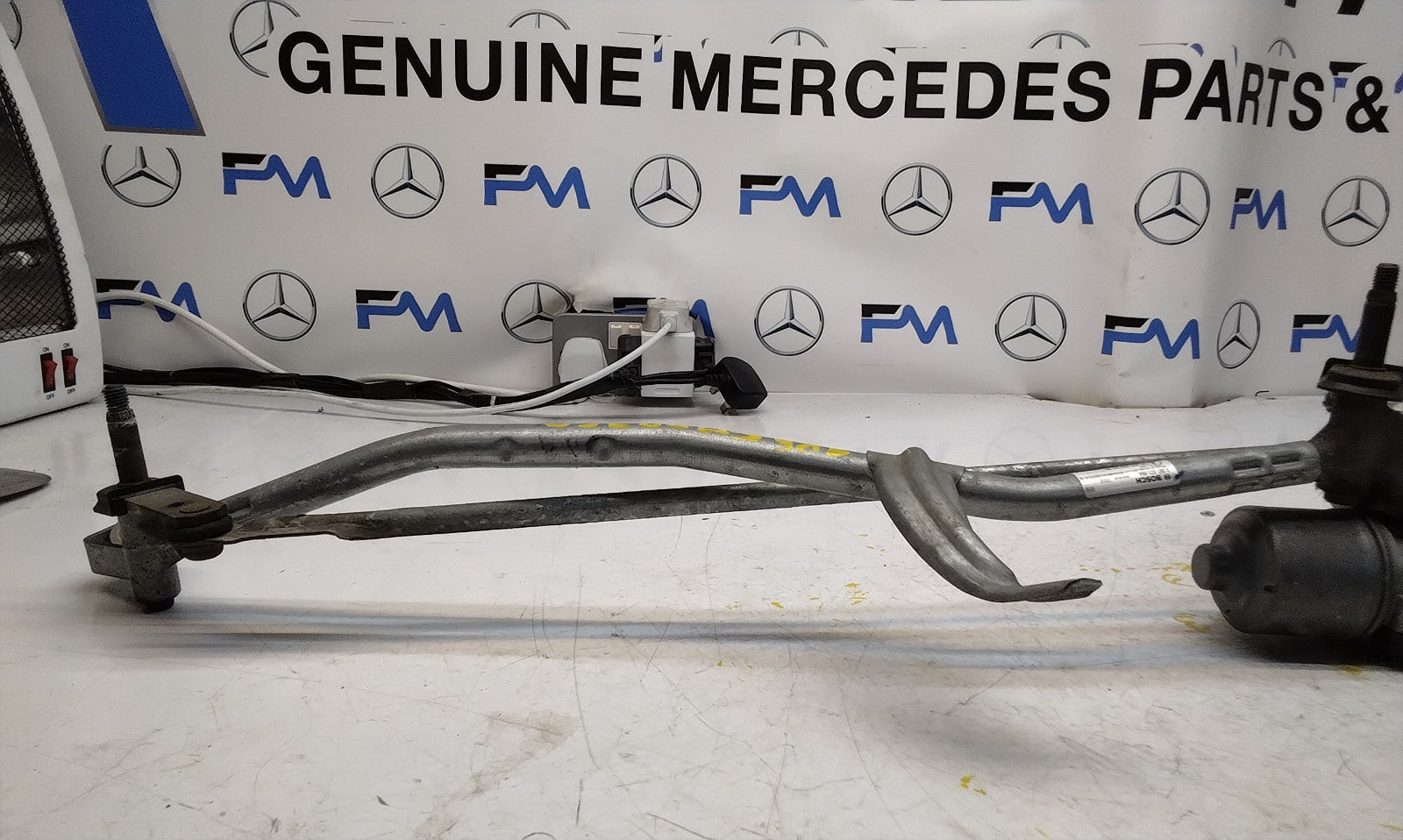 MERCEDES-BENZ C CLASS W205 FRONT WIPER MOTOR WITH LINKAGE A2059600940 FM00750