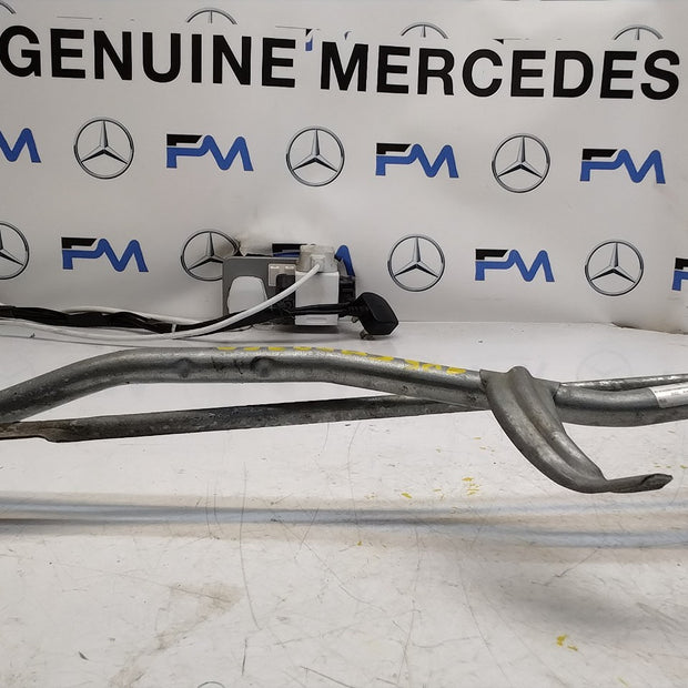 MERCEDES-BENZ C CLASS W205 FRONT WIPER MOTOR WITH LINKAGE A2059600940 FM00750