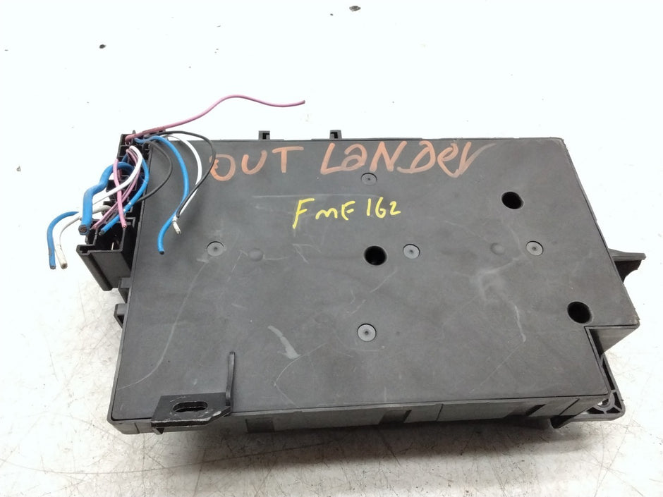 MITSUBISHI OUTLANDER FUSE RELAY  BOX  8637B687  FMF162