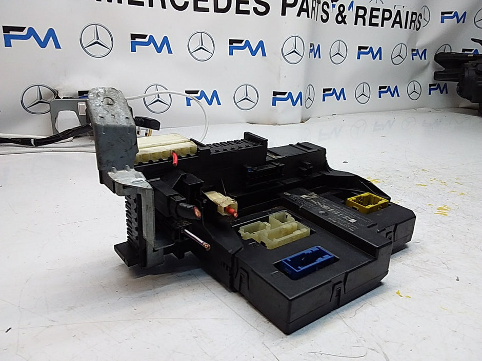 Mercedes C-CLASS W204 Fuse Box RELAY  A2045451869 FMF106