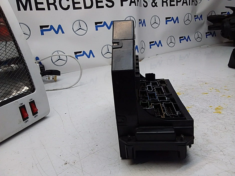 Mercedes E-CLASS W212 Fuse  Box RELAY A2129004911 FMF96
