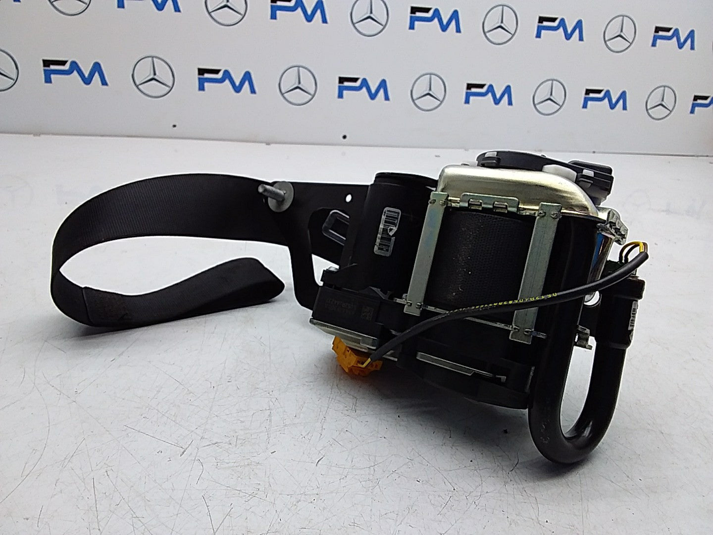 MERCEDES E-CLASS W238 SEAT BELT FRONT RIGHT DRIVER SIDE A2388602900 FMS250 OSF