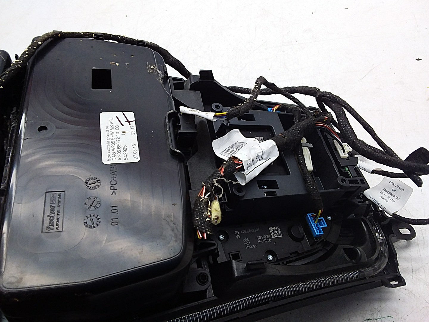 2014 ONWARDS MERCEDES C-CLASS W205 CENTRE  CONSOLE  A2056807210 FMK15 (DAMAGED)