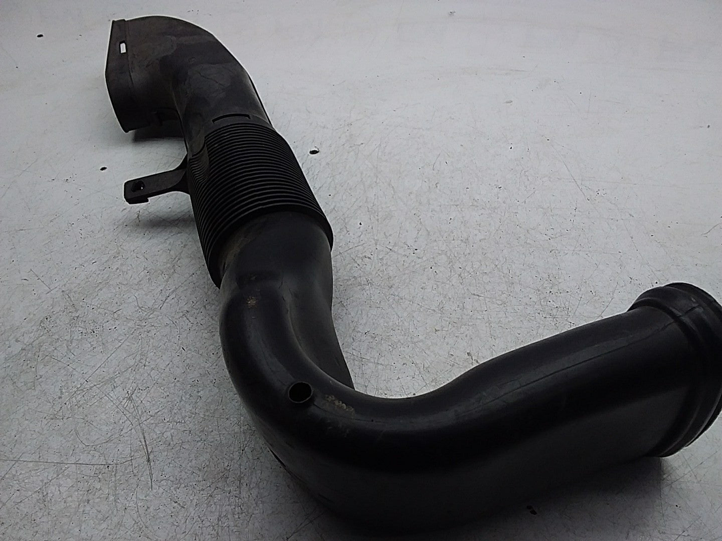 MERCEDES-BENZ E-CLASS A212 AIR INTAKE TUBE A6510903437 FMI03