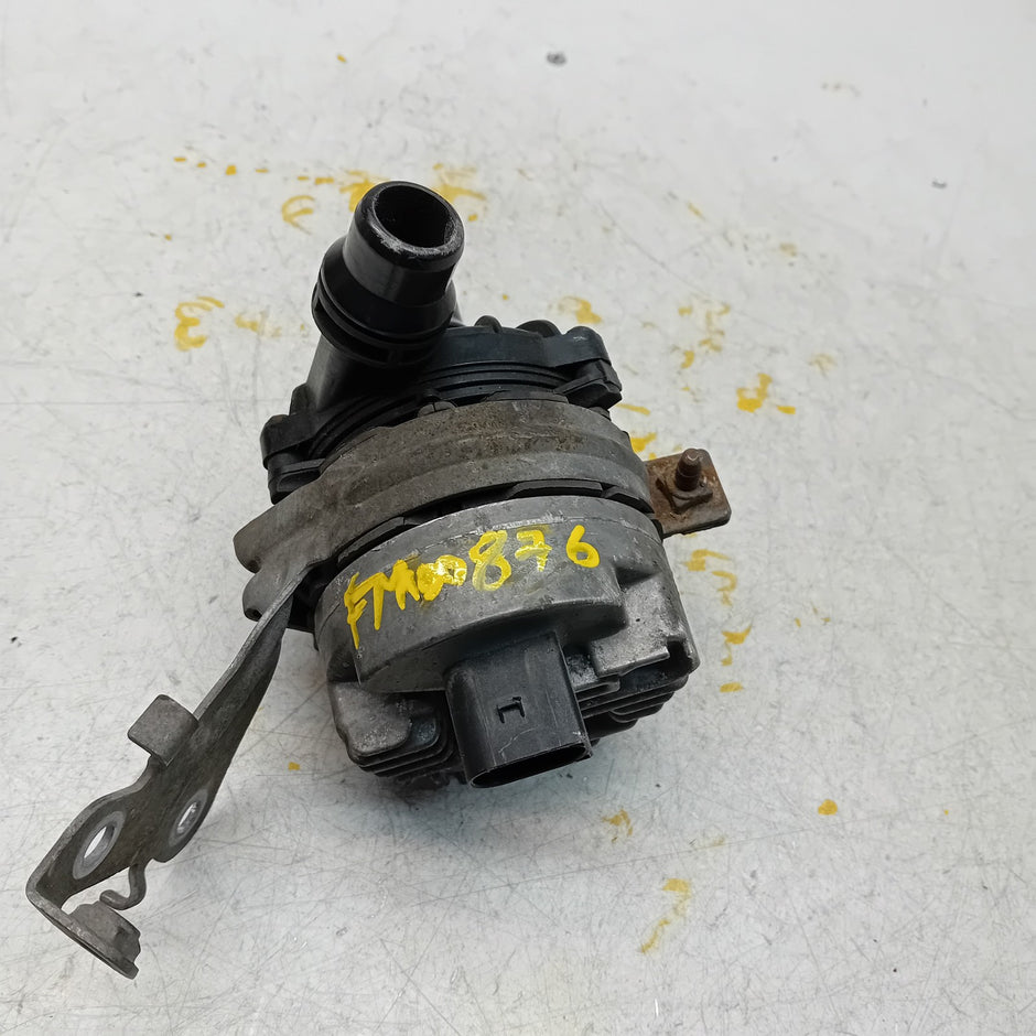 Mercedes C-CLASS W205 ELECTRIC COOLANT WATER PUMP A2055013001 FM00876