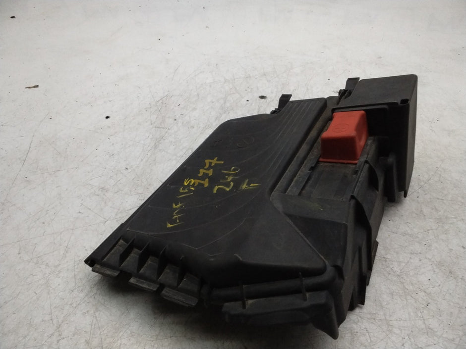 MERCEDES BENZ  B-CLASS  W246 FUSE RELAY JUNCTION BOX LID A2465400182  FMF155