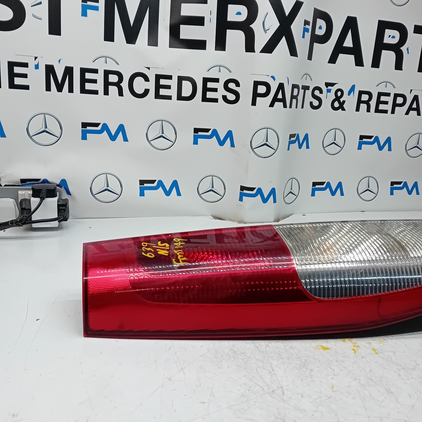 MERCEDES VITO W639 2004-14 PASSENGER NS OUTER REAR TAIL LIGHT 964678-00  FMT149