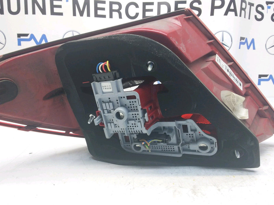 MERCEDES  C-CLASS W204 2011 REAR DRIVER O/S TAIL LIGHT A2048205864 FMT93