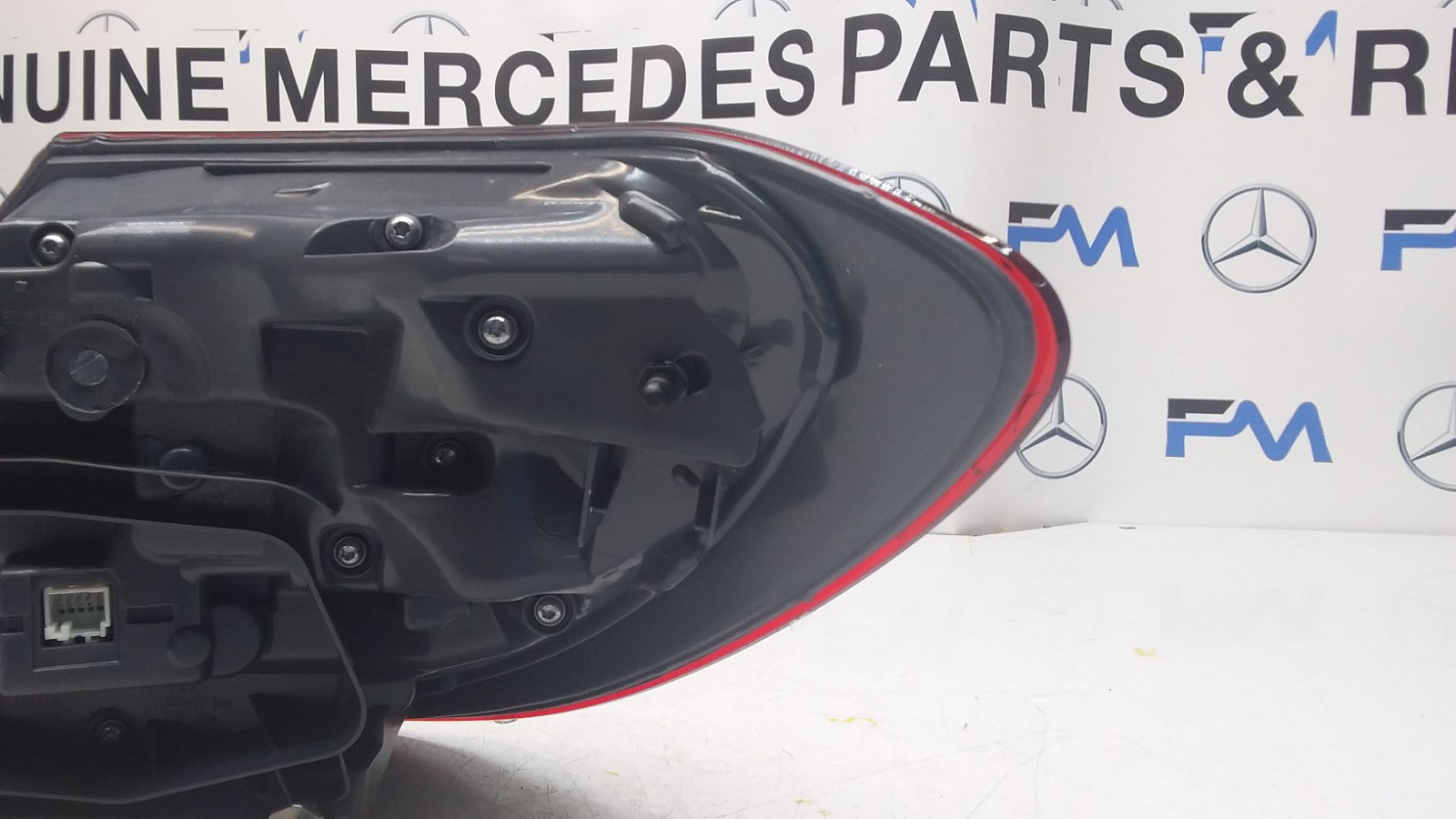 MERCEDES E-CLASS W213 PASSENGER SIDE NS REAR TAIL LIGHT 2016 FMT101