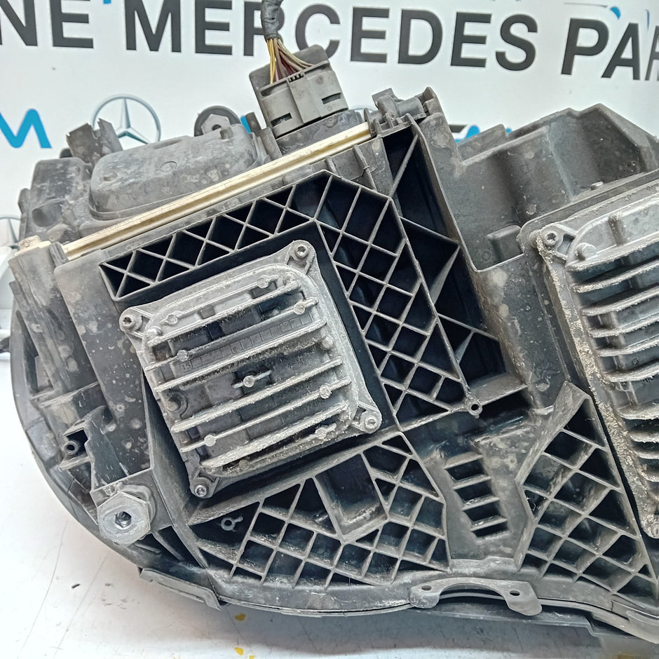 MERCEDES E-CLASS W212 HEADLIGHT PASSENGER NS LEFT A2129062903 2015 FMH176