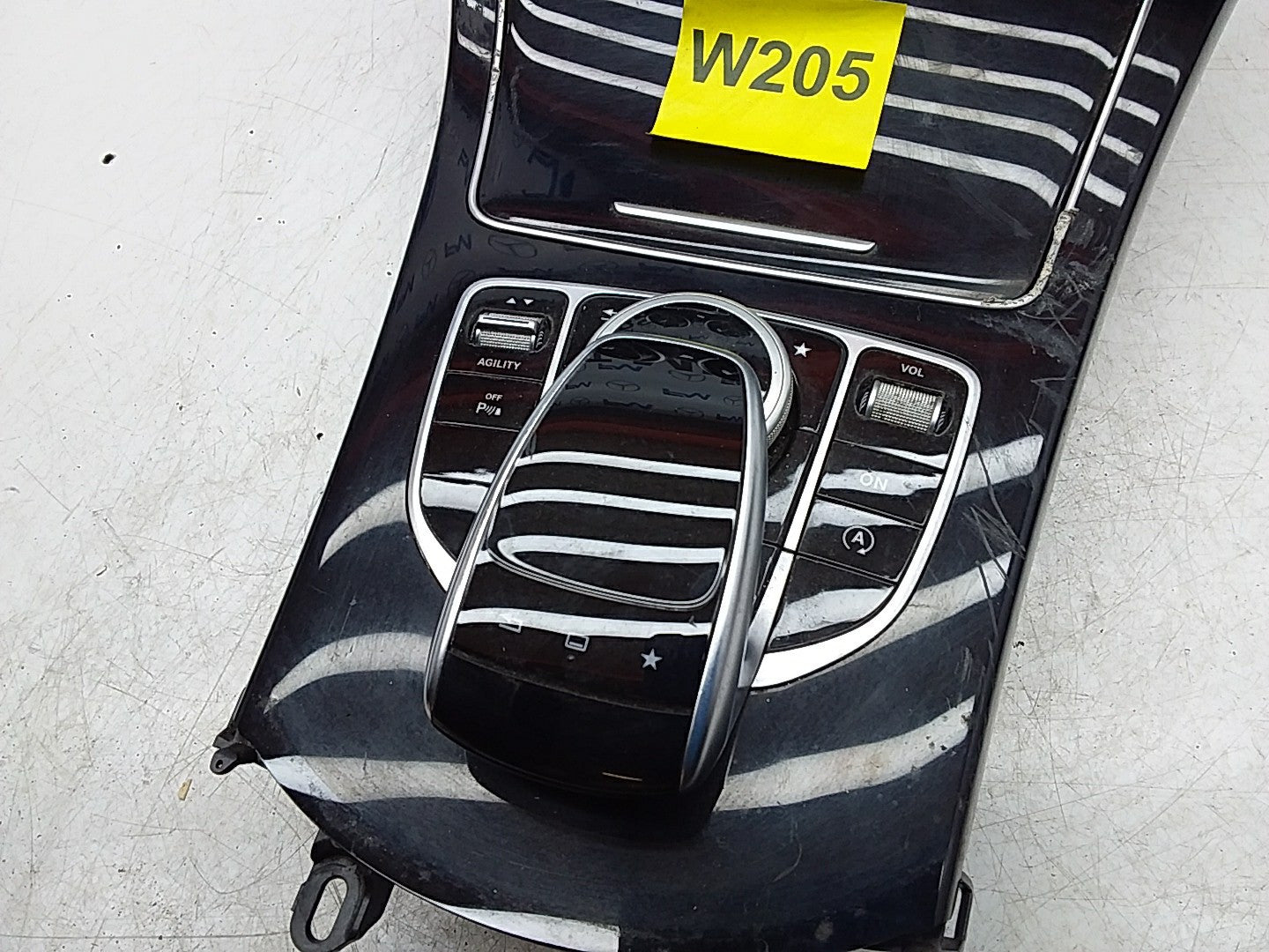 2014 ONWARDS MERCEDES C-CLASS W205 CENTRE  CONSOLE  A2056805107 FMK13 (DAMAGED)