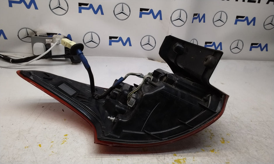 MITSUBISHI OUTLANDER DRIVER SIDE OS REAR TAIL LIGHT FMT209 HALF LED