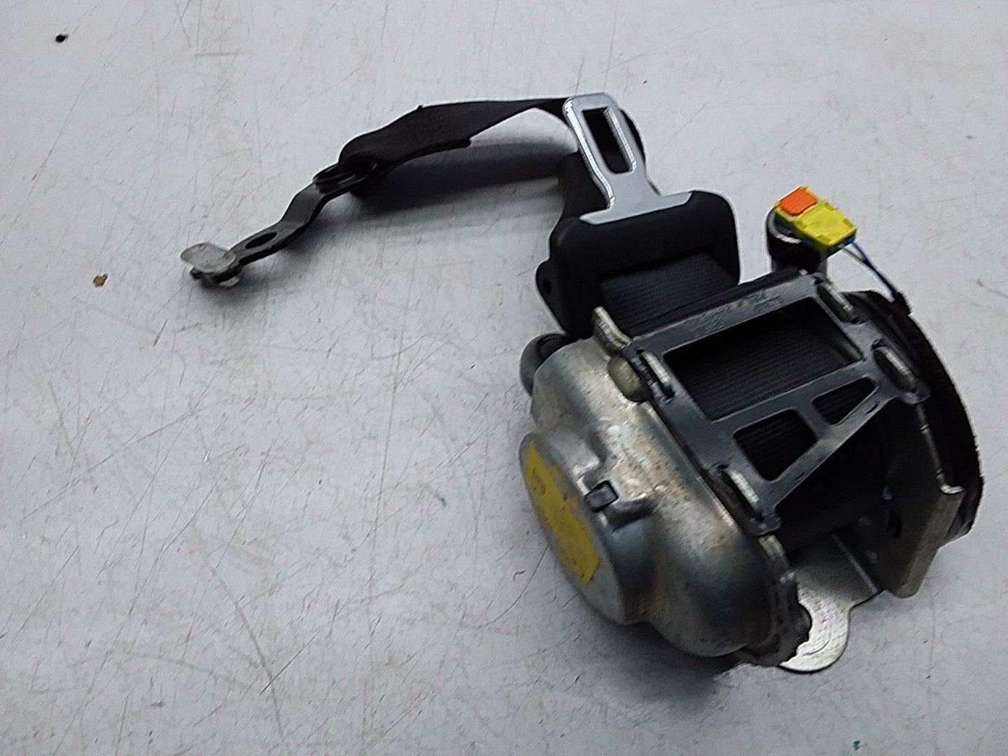 MERCEDES E-CLASS W238 SEAT BELT REAR RIGHT DRIVER SIDE A2388603600 FMS270 OSR