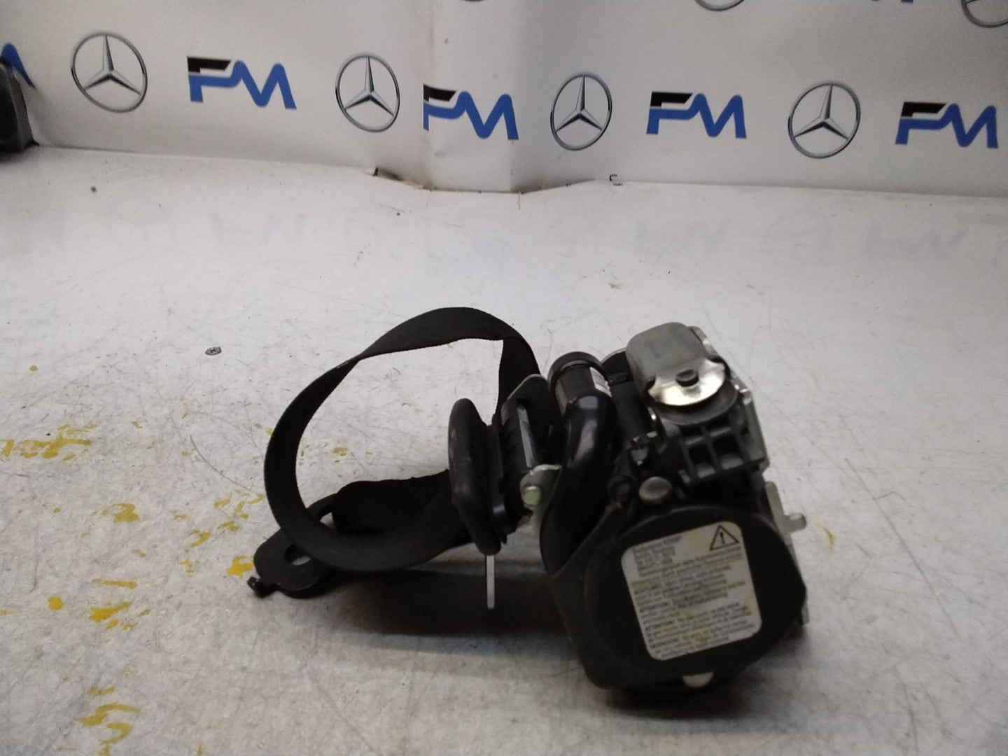 MERCEDES E CLASS SEAT BELT REAR RIGHT AND LEFT A2078602385 C207 FMS450 NSR OSR