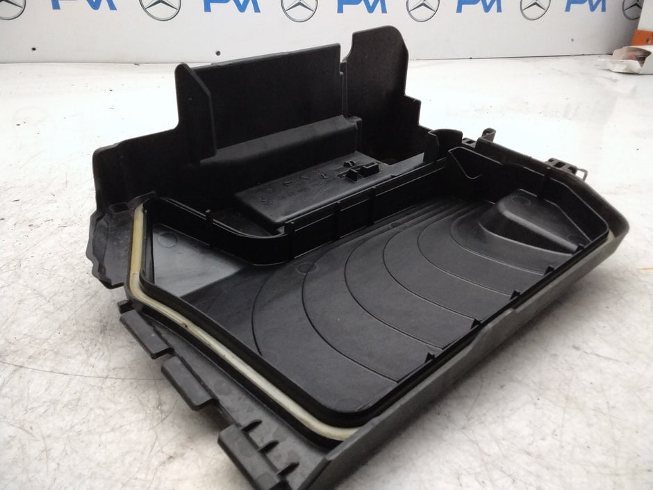 MERCEDES BENZ  B-CLASS  W246 FUSE RELAY JUNCTION BOX LID A2465400182  FMF160
