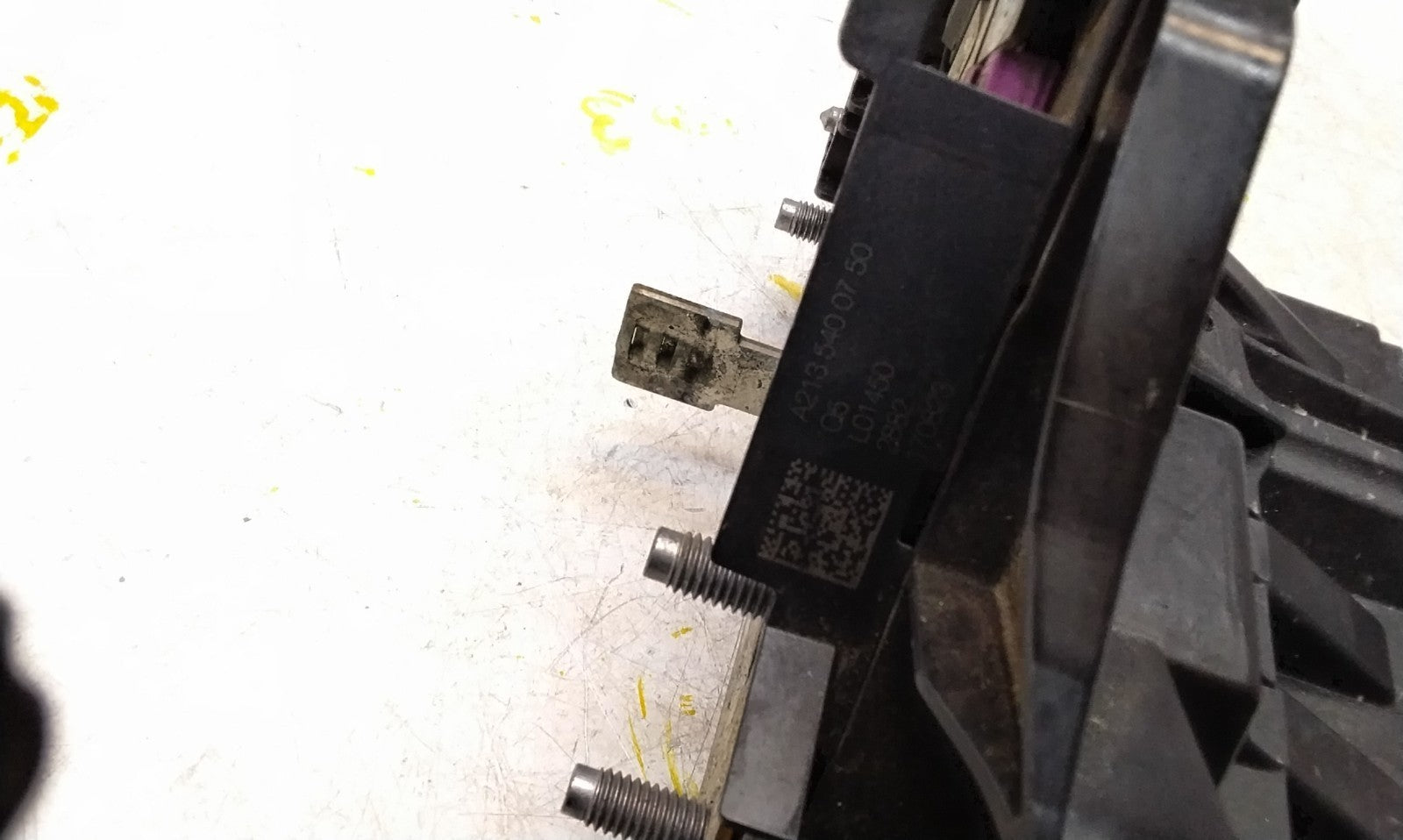 Mercedes C-CLASS W205 Fuse Relay Junction Box A2135400750 FM001038