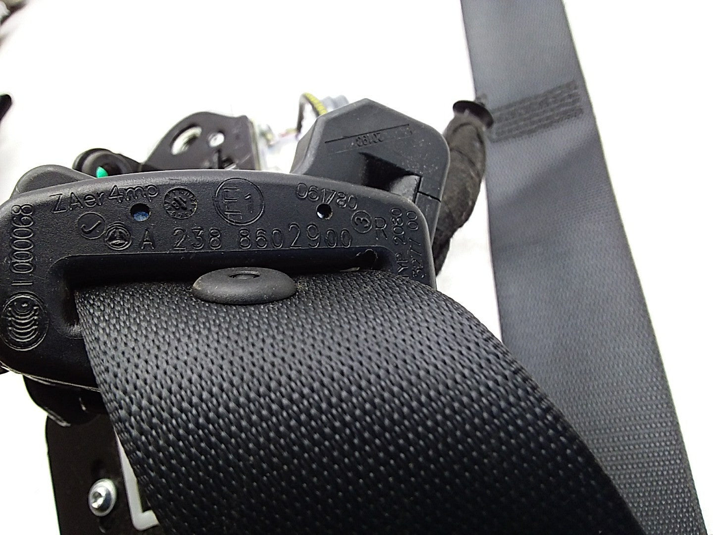 MERCEDES E-CLASS W238 SEAT BELT FRONT RIGHT DRIVER SIDE A2388602900 FMS252 OSF