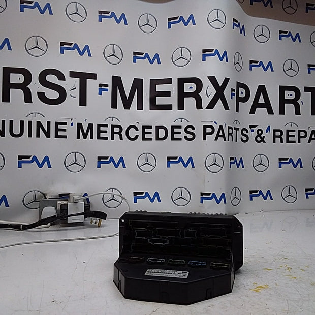 Mercedes E-CLASS W212 Fuse  Box RELAY A2129004911 FMF96