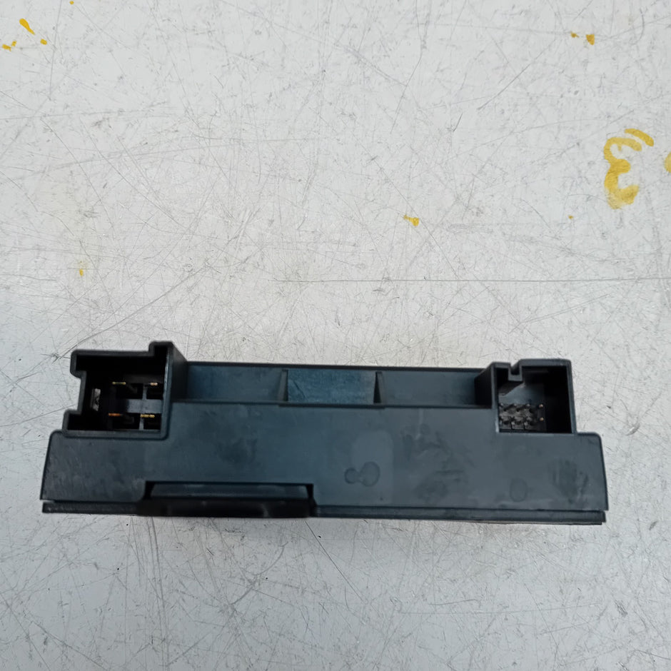 Mercedes  E-CLASS W212 Fuel Pump Module Control Unit A2129003408 FM00864
