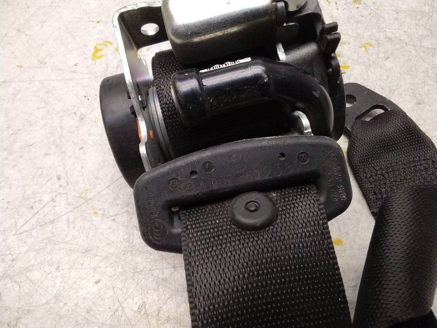 MERCEDES E CLASS SEAT BELT REAR RIGHT AND LEFT A2078602385 C207 FMS450 NSR OSR