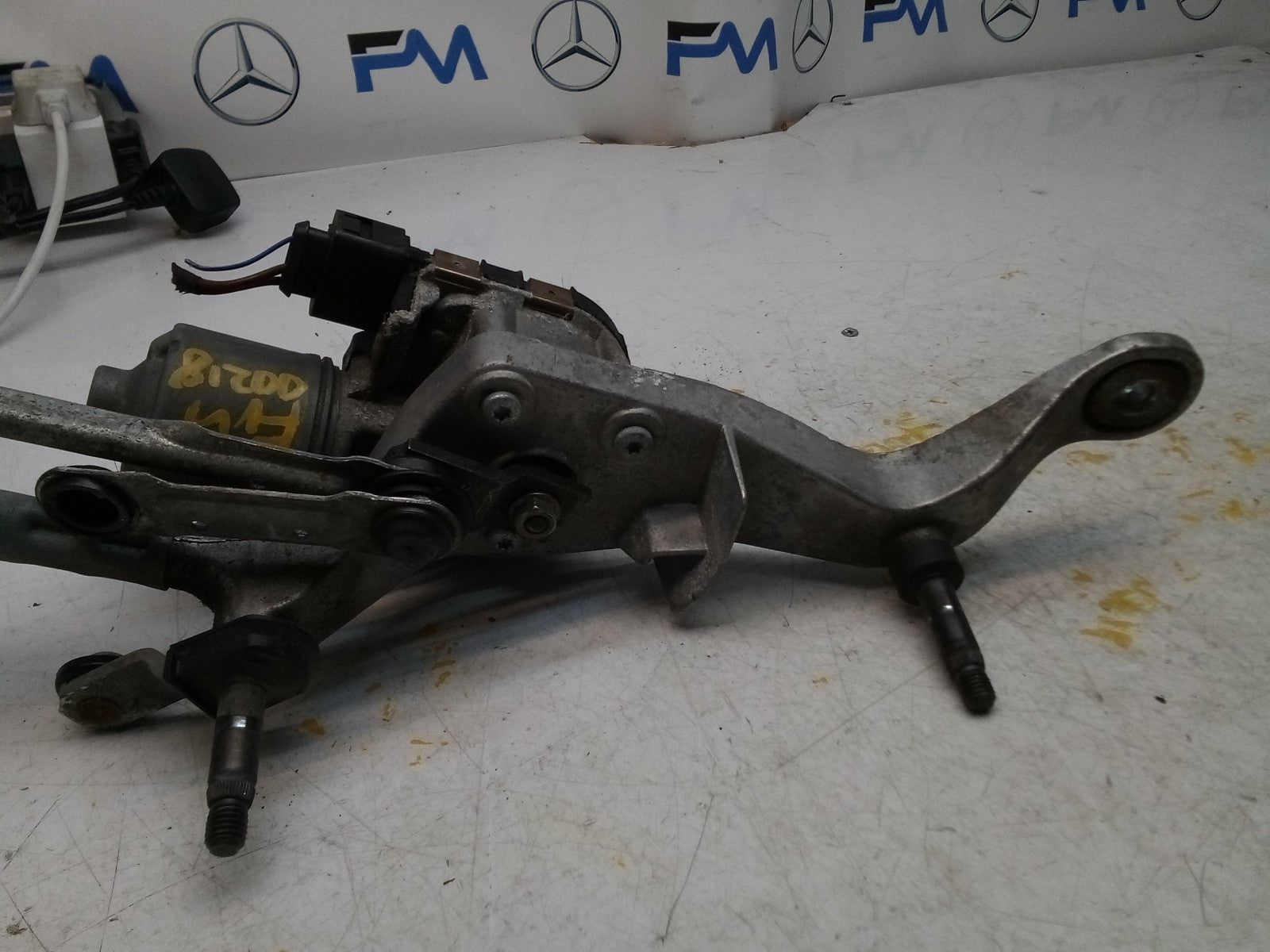 MERCEDES-BENZ C CLASS W205 FRONT WIPER MOTOR WITH LINKAGE A2059600940 FM00218