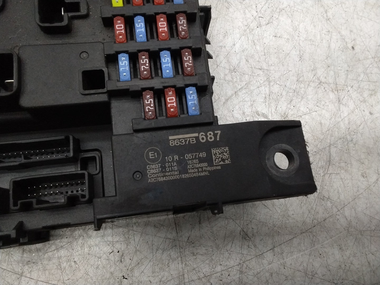 MITSUBISHI OUTLANDER FUSE RELAY  BOX  8637B687  FMF164