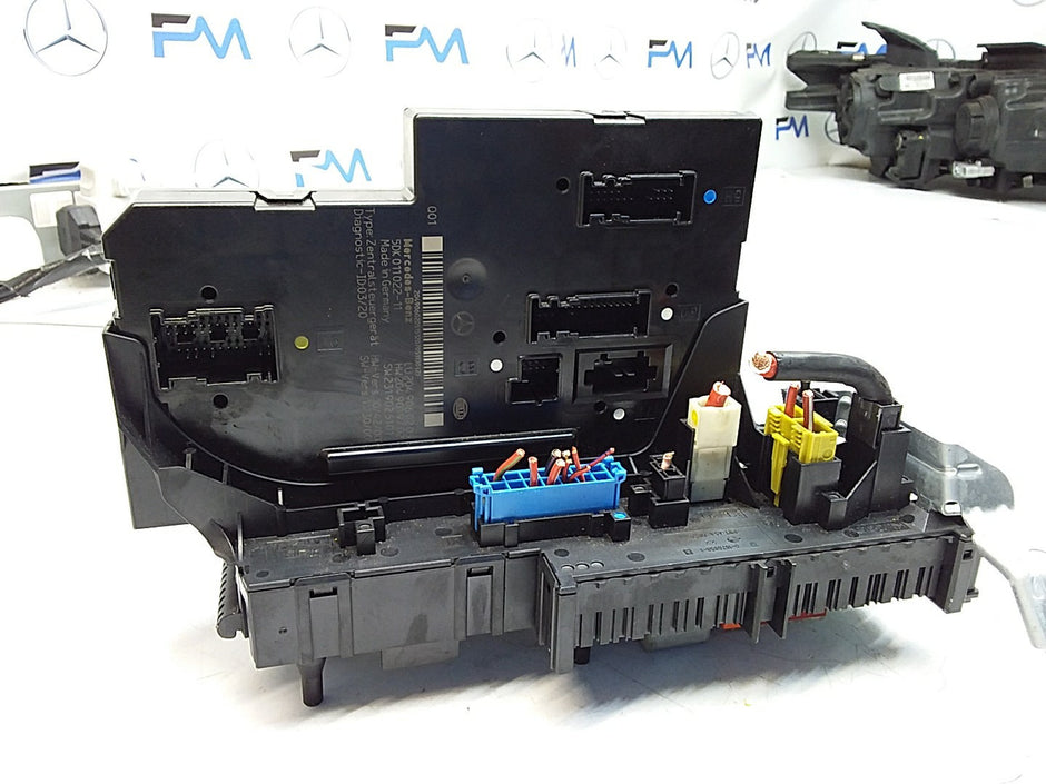 Mercedes C-CLASS W204 Fuse  Box RELAY A2049060205  FMF100