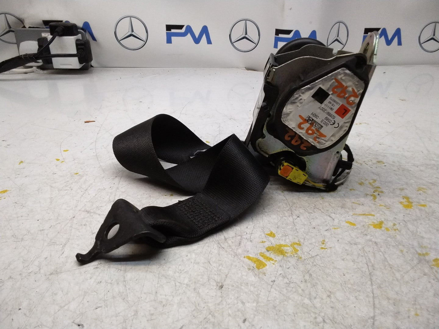 MERCEDES GLE W292 NEAR SIDE REAR SEAT BELT OEM A2928600185 FMS394 NSR