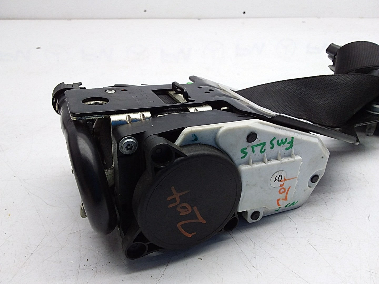 MERCEDES C-CLASS W204 SEAT BELT FRONT LEFT PASSENGER SIDE A2048680022 FMS215 NSF
